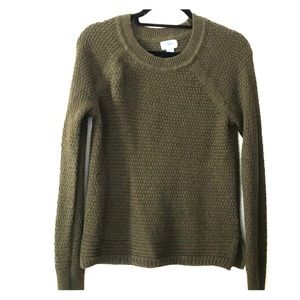 Green long sleeve sweater